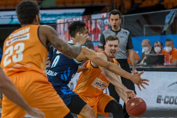 中的英雄 中的英雄