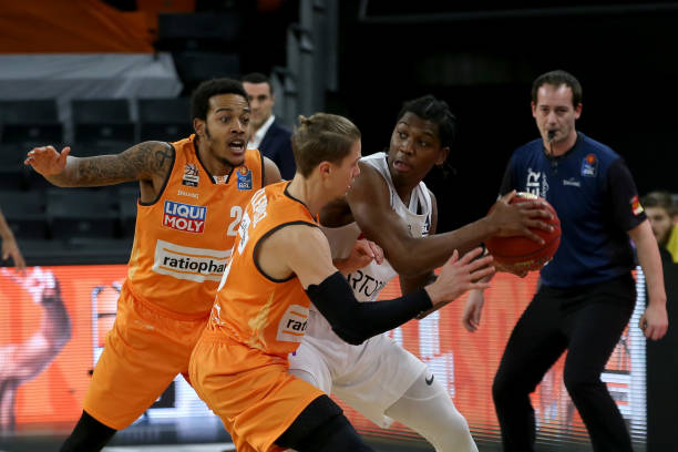 在无数篮球 在无数篮球